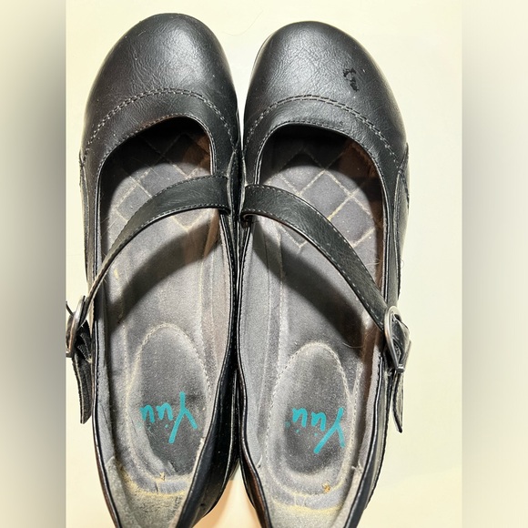 Yuu women’s size 9M Mary Jane’s with diagonal strap top of foot. Black - Picture 4 of 7
